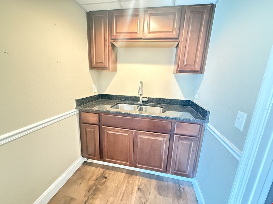  Updated Office Suites + Optional Live/Work Apartment | 4,532 SF | Downtown New Port Richey