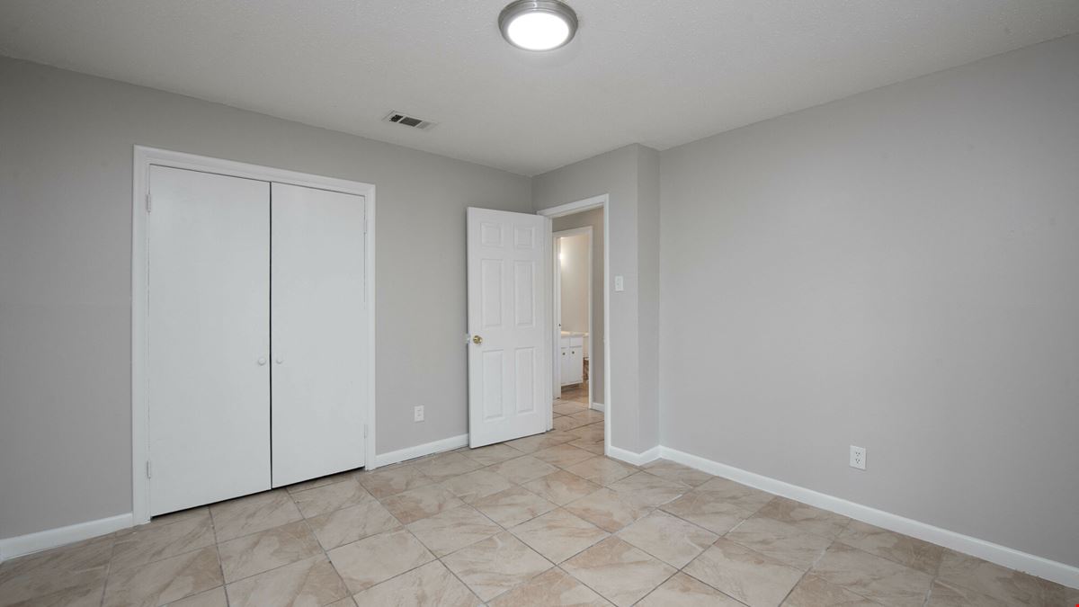 Royal Oaks Apartments