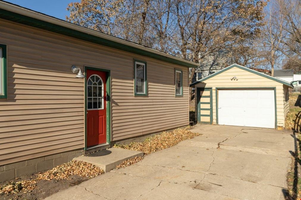 Cozy 2 Bedroom Home - 725 7th St NW 