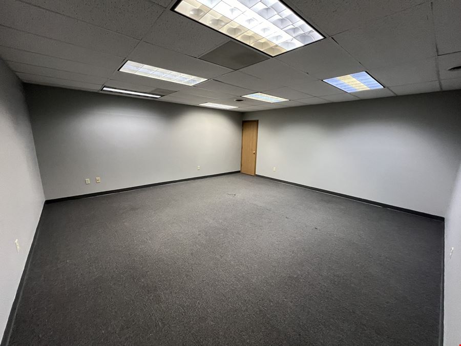 1,205 S.F. OFFICE/MEDICAL/RETAIL FOR LEASE