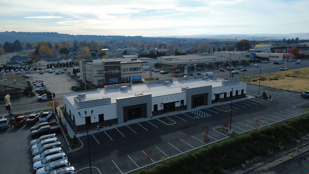 Clearwater Ave Retail Plaza