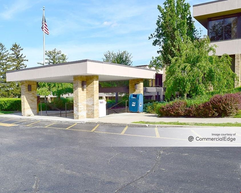 Bloomfield Office Center - 40701 Woodward Avenue