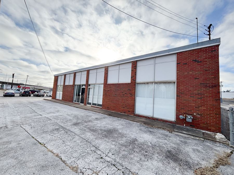 4,900 SF Shop Building for Lease with Fenced Yard