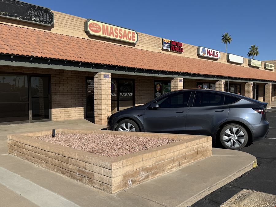 Retail at Baseline Rd and the Loop 101