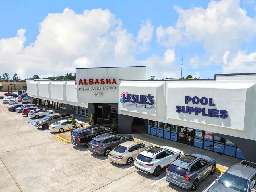 Lake Sherwood Shopping Center: Retail Space at Highly-Visible Intersection