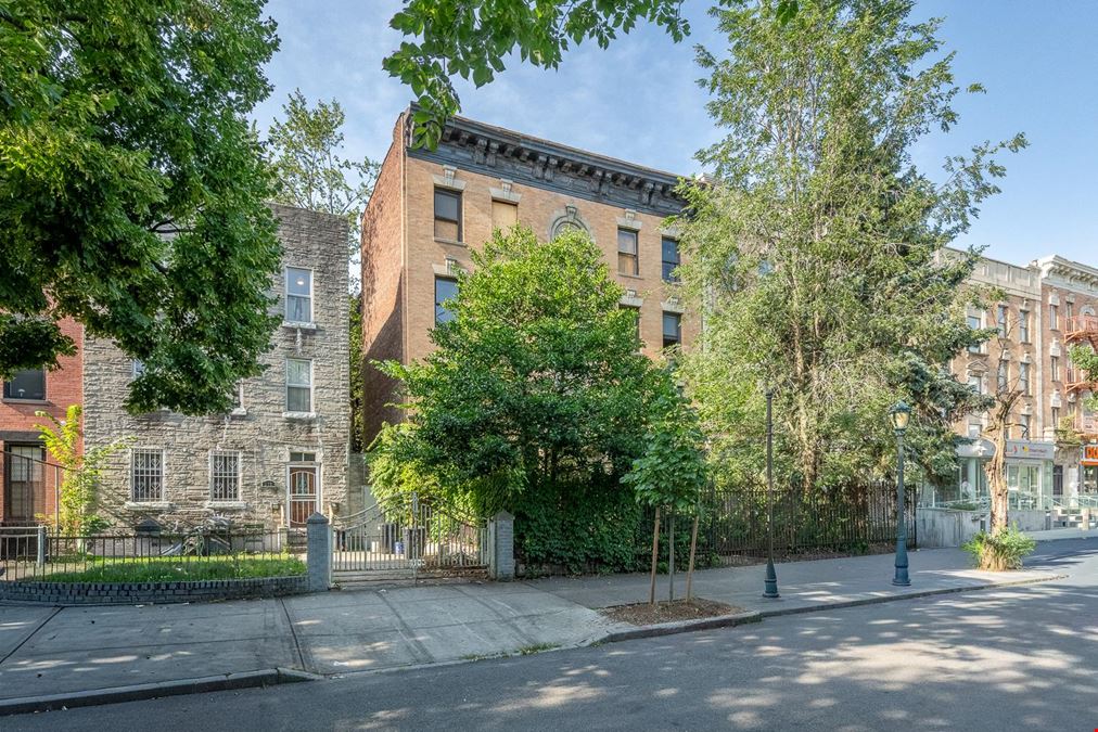 554 Eastern Pkwy