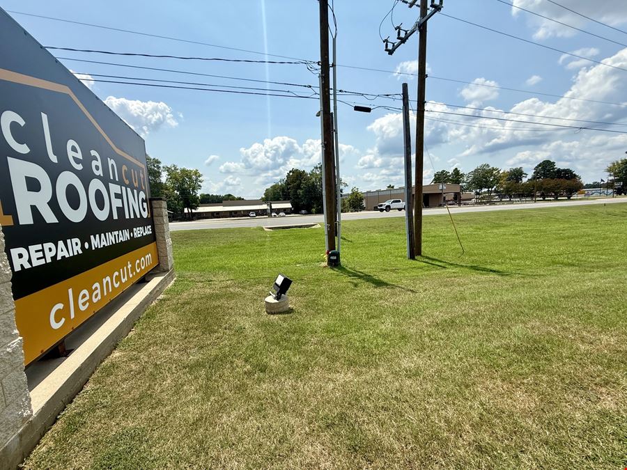 1907 E US Hwy 80