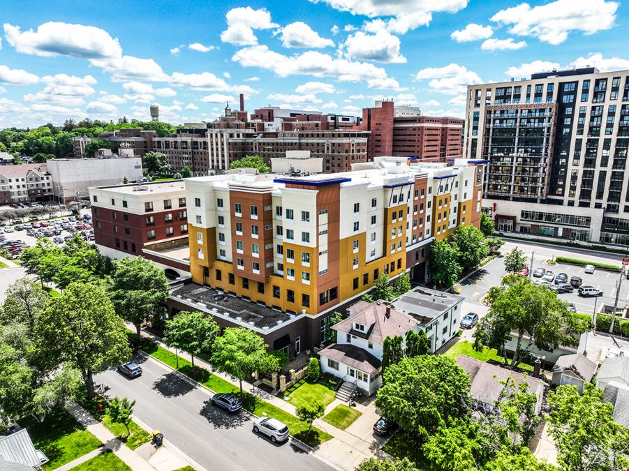 Homewood Suites & Courtyard by Marriott Rochester-Mayo Clinic St. Mary's Hospital