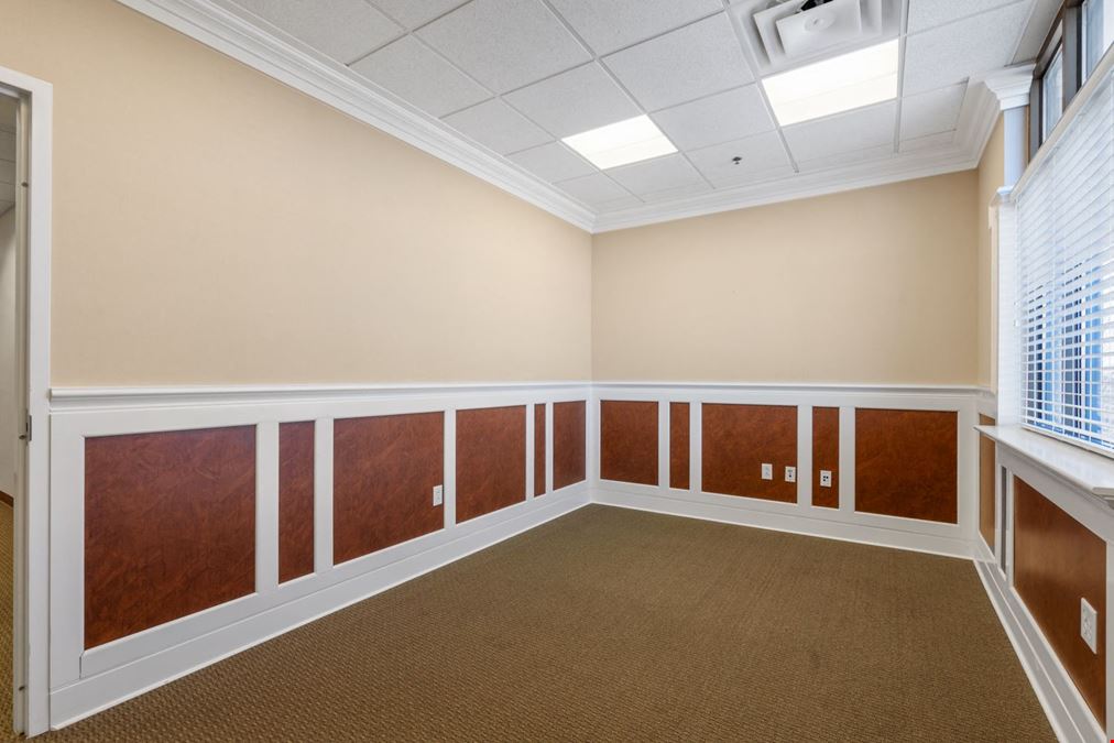 809 W Harwood Rd