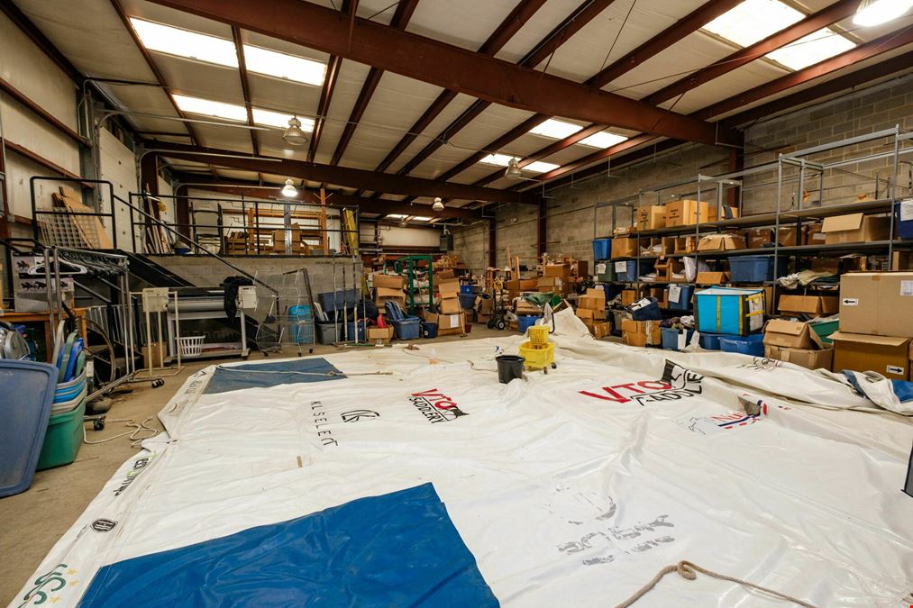 WAREHOUSE SPACE IN DOWNTOWN BROADWAY FOR LEASE