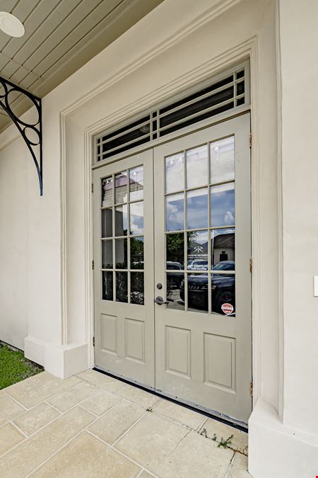 Full Service Office For Lease on Bluebonnet Blvd.