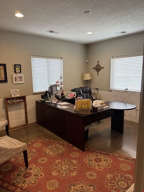 996 Thornwood Drive Southwest