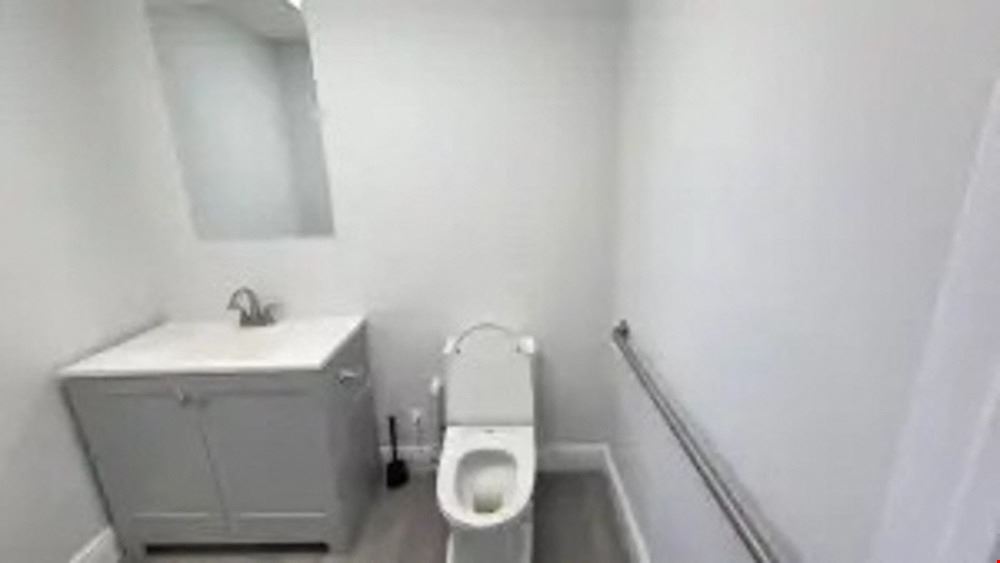 924 SF Suite 223 PROFESSIONAL & MEDICAL OFFICE SPACE FOR LEASE