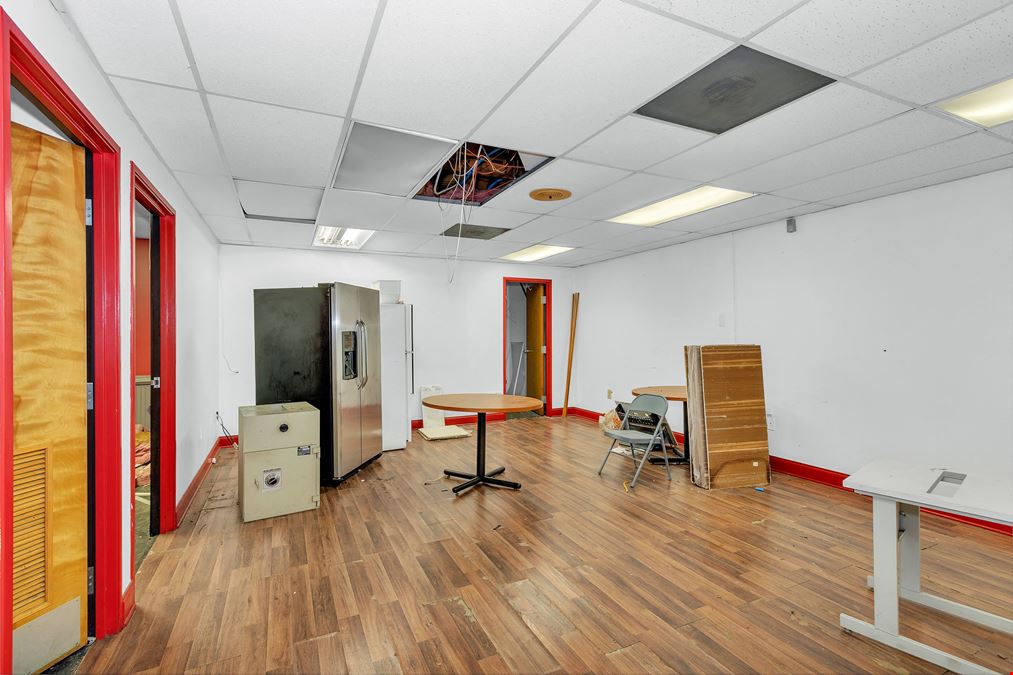 11,250 SF Flex/Showroom Space