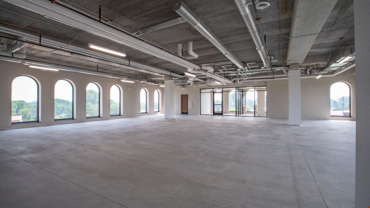 Professional Space Anchored by Established Bank