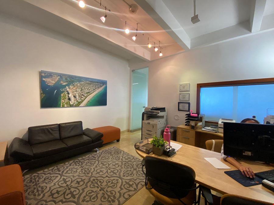 1,004 SF Modern Office Condo for Lease