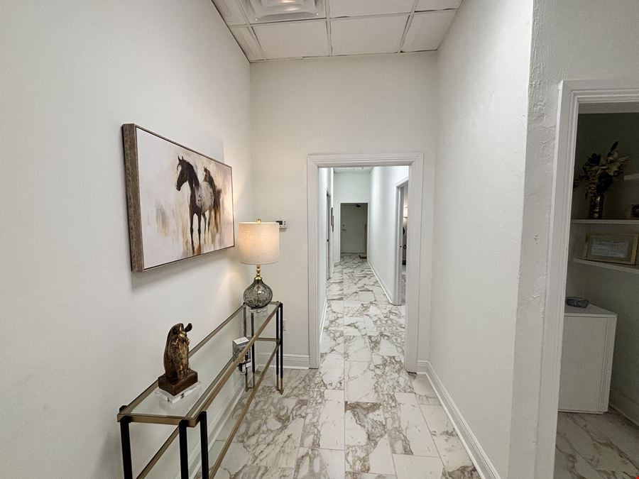 916 SF of Executive Office Space