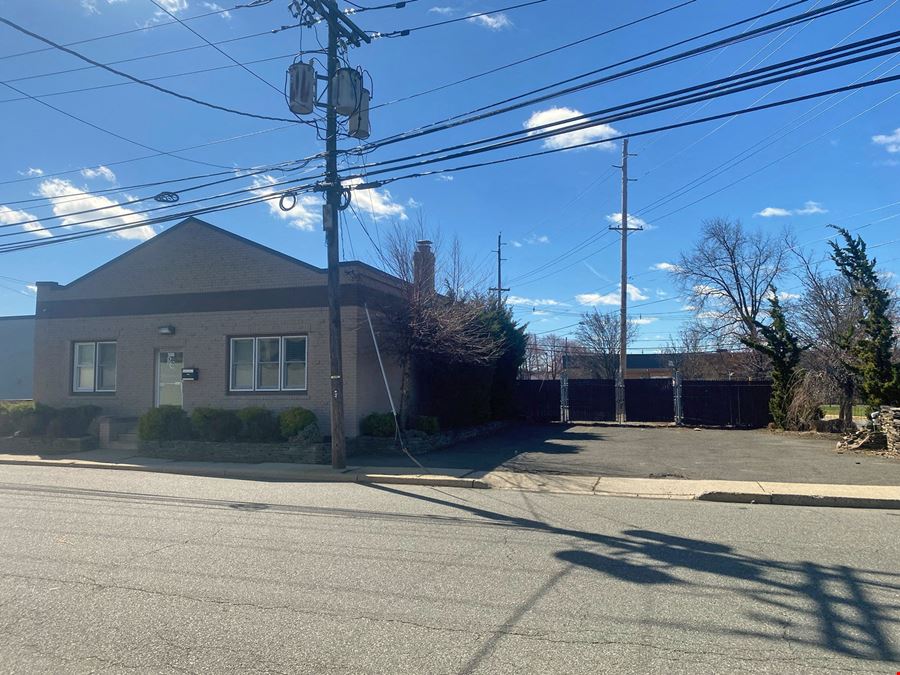 500 W Commercial Ave