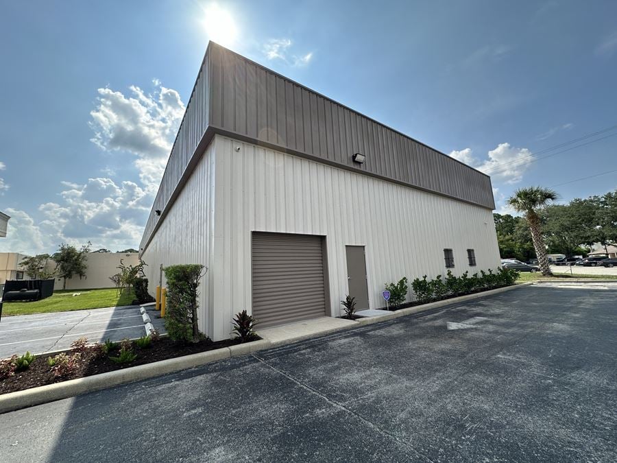 9,600 SF Warehouse Condo For Lease