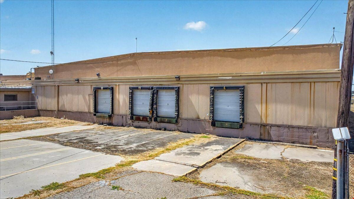 ±104,905 SF of Distribution Warehouse on ±6.10 Acres