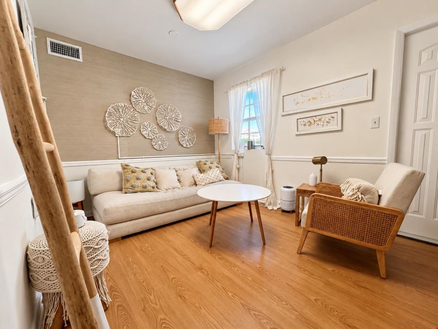 2906 Douglas Ave Office Suite