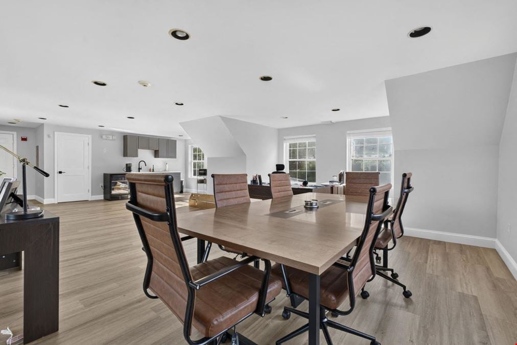 PRIME ROUTE 3A OFFICE SPACE AND OPTIONAL GARAGE BAYS | HOOKSETT, NH