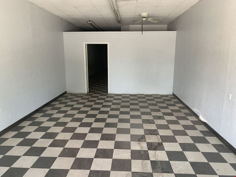 Prime Robertson Blvd Spaces in Country Wood Shopping Center Available