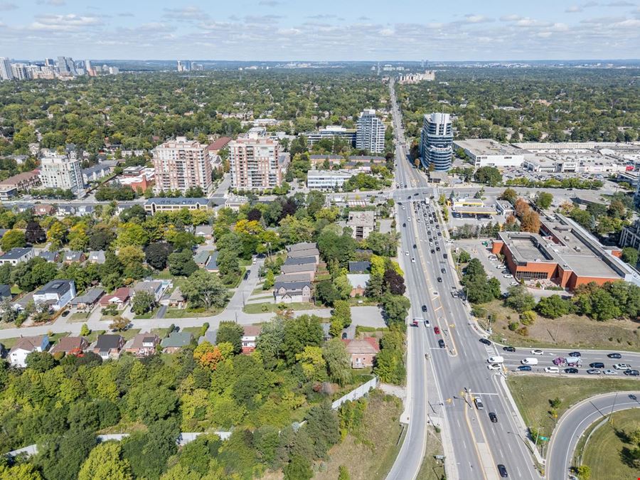 37-49 Irvington Cres
