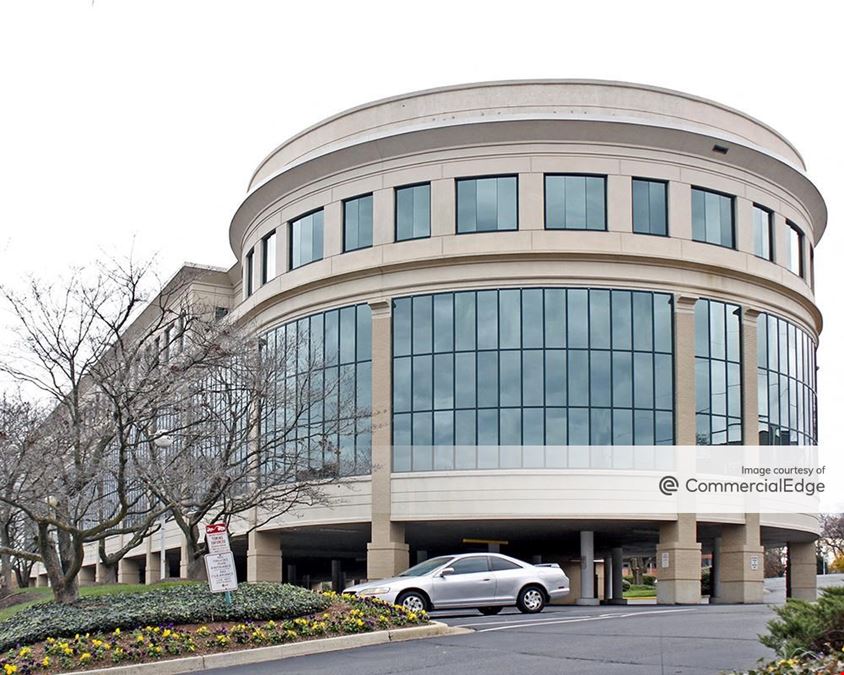 McLean Plaza - 6849 Old Dominion Drive