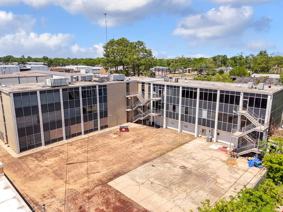 ±26,000 SF Office Building with Ample Parking