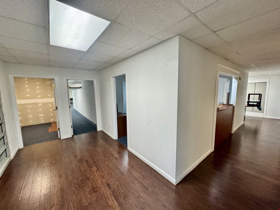 Daytona Office/Tourist/Retail - 3,608 SF