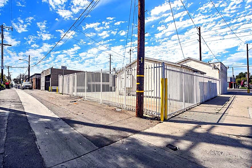 1108 E 84th Place