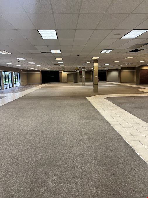15,192 SF Single-Tenant Retail / Medical / Flex Building For Lease!