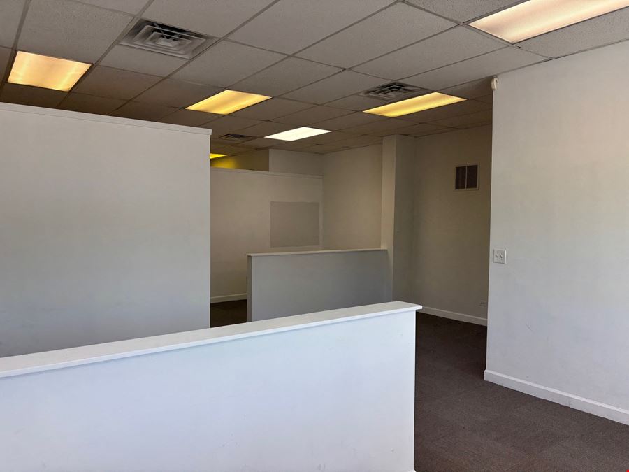 West Town – Retail/Office Space for Lease