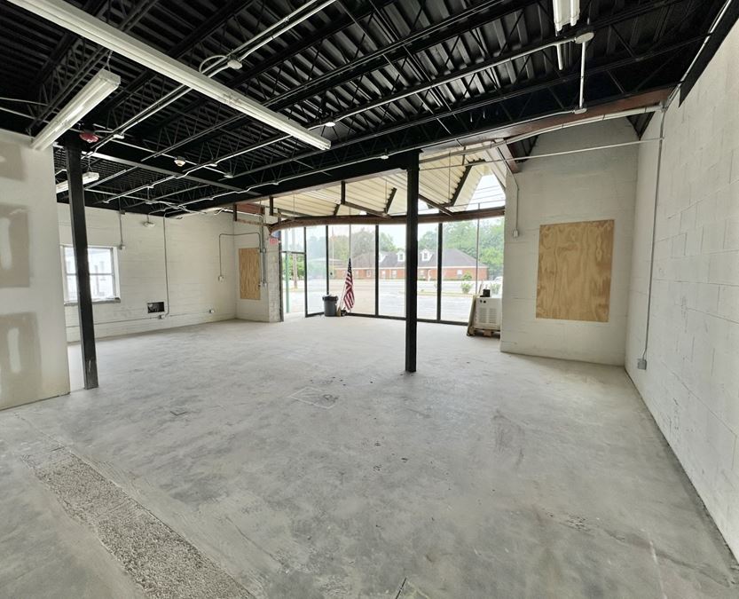 890 SF Office/Retail Space for Gross Lease on Brainerd Rd