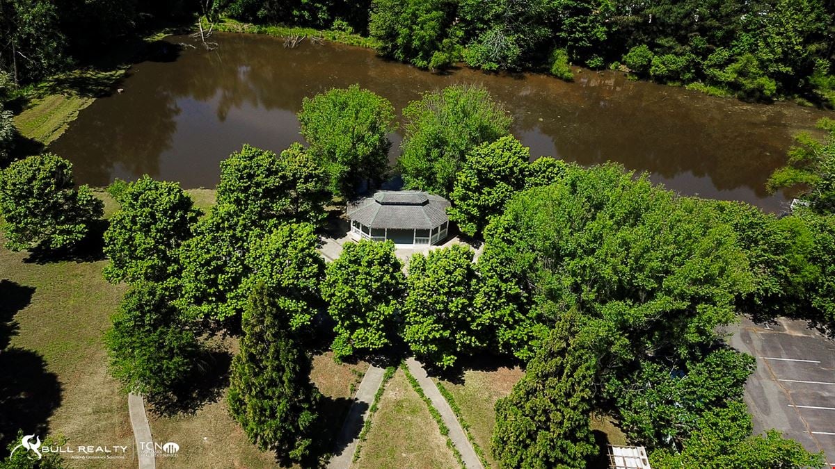 Former Wedding / Event Venue With All FF&E | ±3,782 SF | Dawsonville, GA