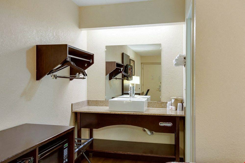 Red Roof Inn