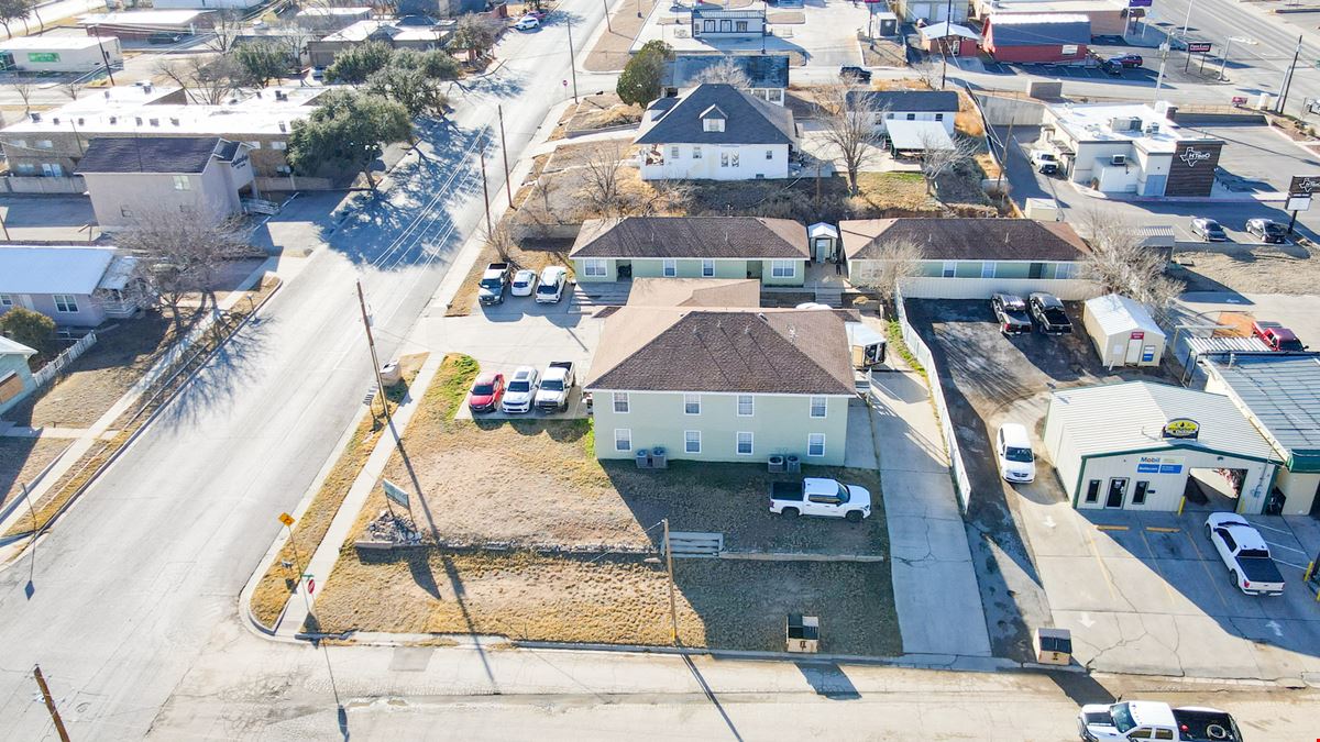 900-902 Scurry Street