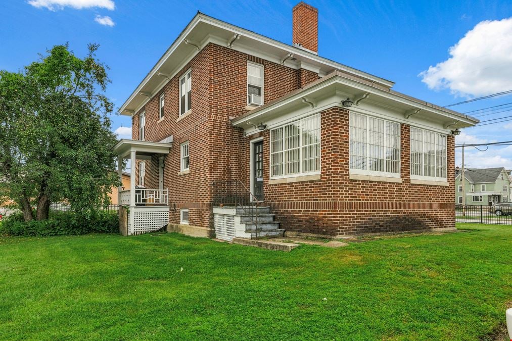 93 Roxbury St