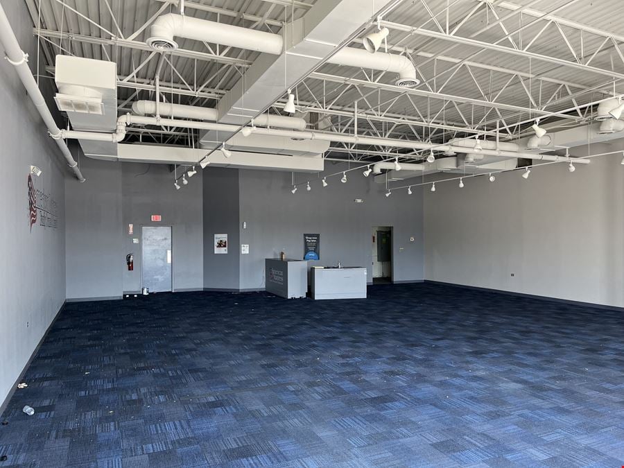 Retail Outlot Space in Jewel-Anchored Center