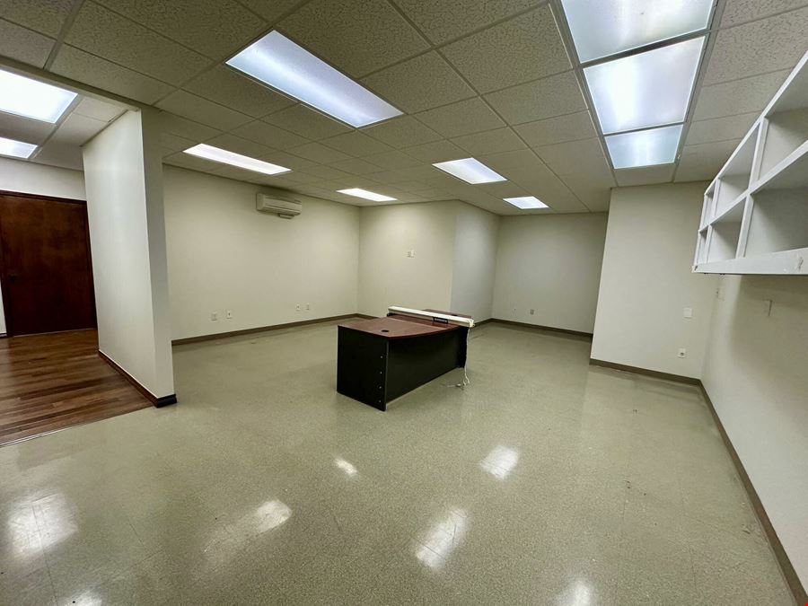 Office Warehouse Available - 4011 Business Park Dr.