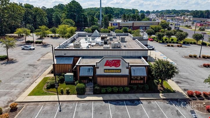 ±8,442-SF Restaurant Building Located on ±4.42 Acres