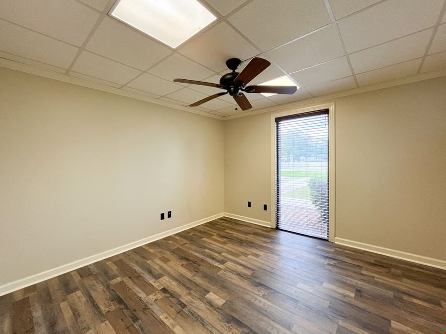 Insulated Industrial Office / Warehouse Near US 90
