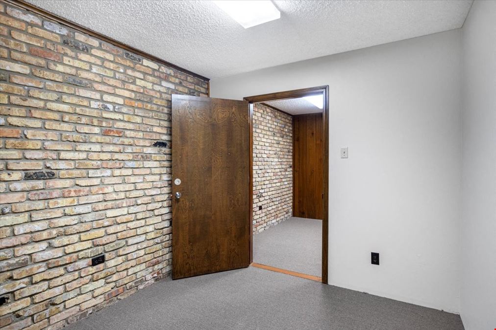 325 W Sabine St