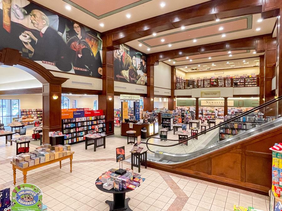 Standalone Big-Box Retail with Interstate Visibility