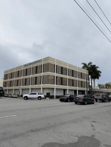 Preview of commercial space at 2550 Douglas Rd Coral Gables