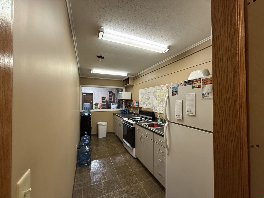 1040 W 4th St, Sale