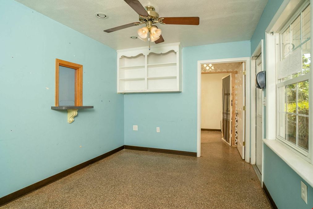 FORMER ANIMAL SHELTER | 4,000+ SF NEAR I-64 & WAYNESBORO