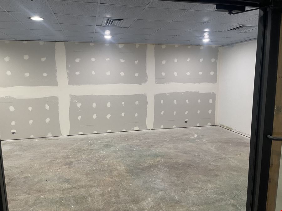 RETAIL/OFFICE ON SUNSHINE FOR SALE OR LEASE
