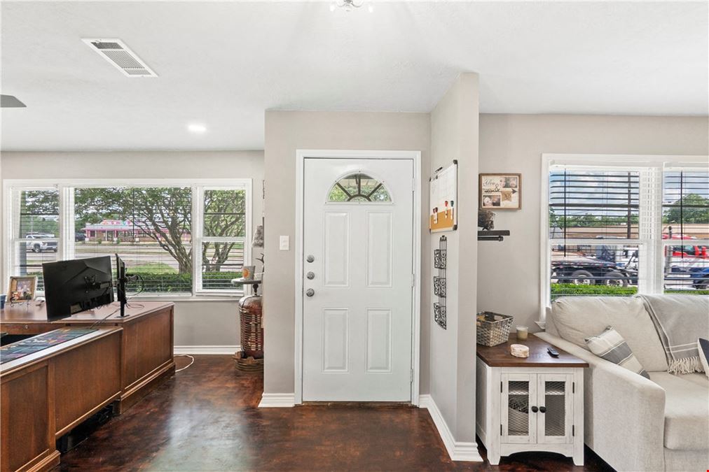 1105 San Jacinto Ln